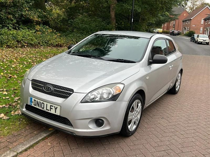 Used Kia ProCeed 2010 Silver Hatchback