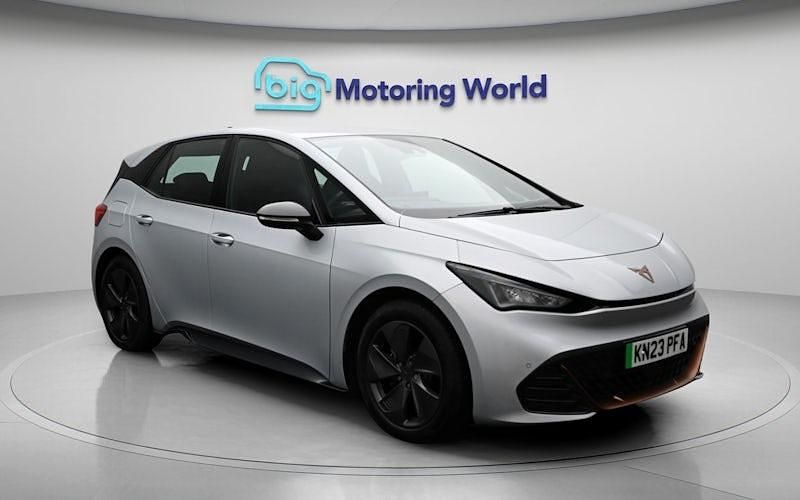 Begagnad Cupra Born 150 kW (204 HK) 2023 Silver Halvkombi