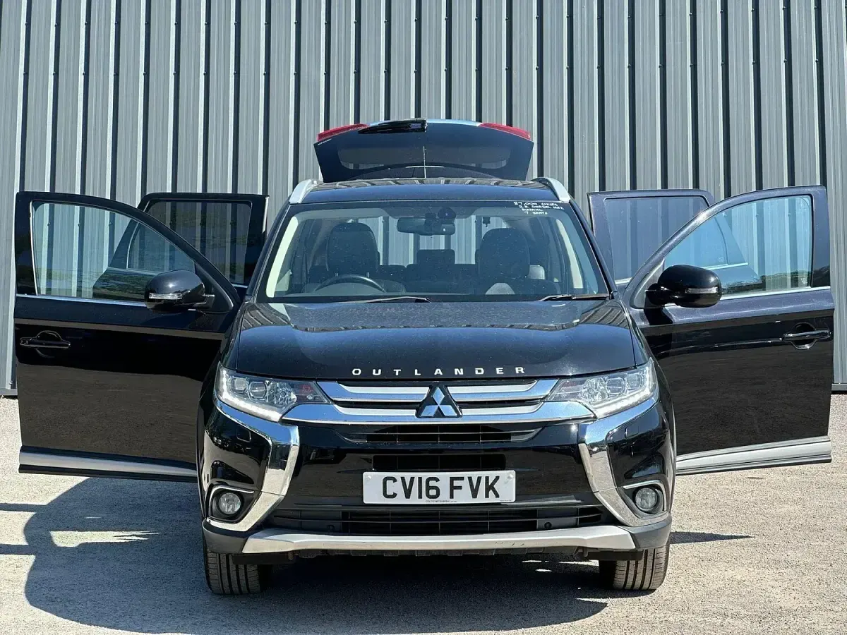 Used Mitsubishi Outlander 150 HP (110 kW) 2016 Black SUV
