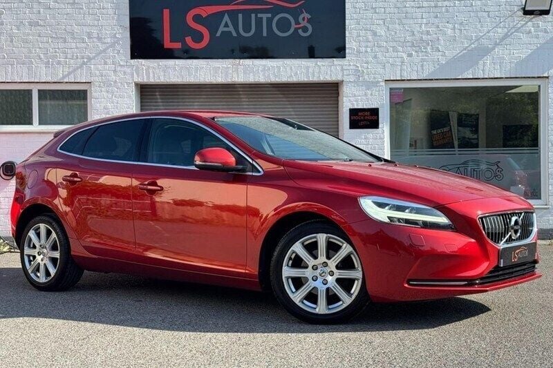 Red Used 2019 Volvo V40 Inscription Estate | £10,495 (Fair price) - Image 1/1