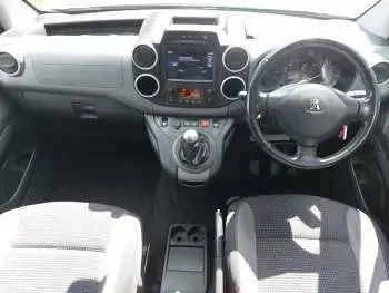 Used Peugeot TePee Outdoor 110 HP (80 kW) 2017 Grey Estate