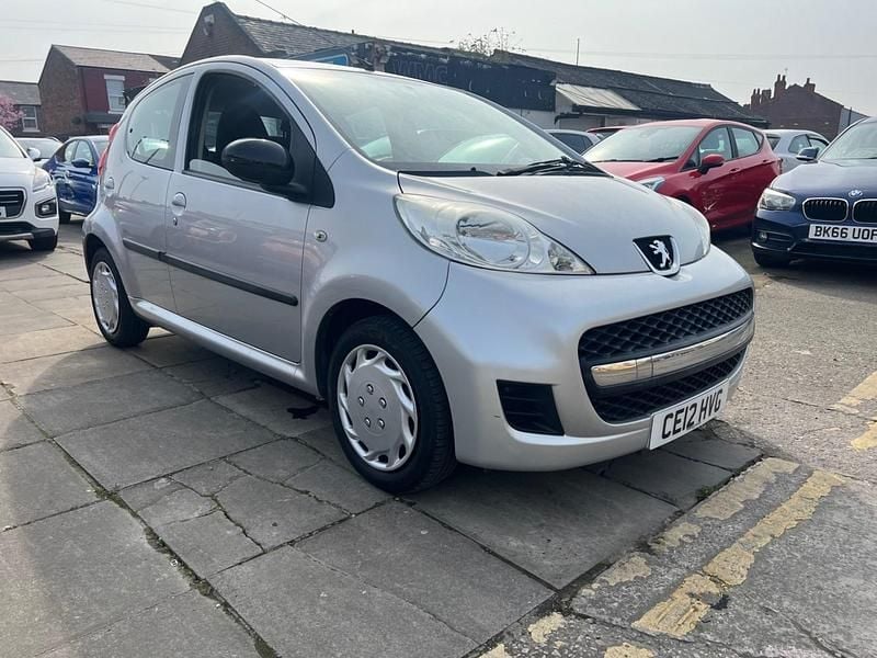 Used Peugeot 107 68 HP (50 kW) 2012 Silver Hatchback