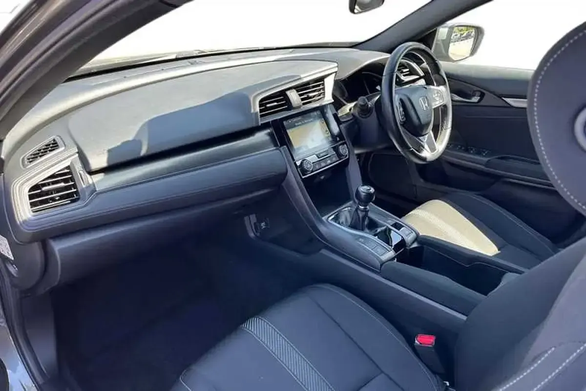 Used Honda Civic SR 126 HP (92 kW) 2019 Polished metal