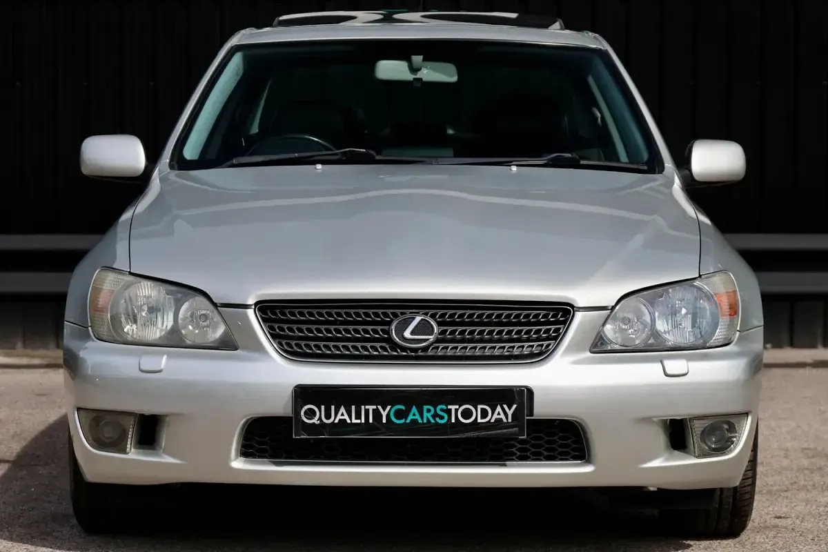 Used Lexus IS200 2004 Silver Sedan
