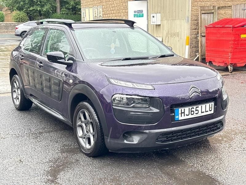 Used Citroën C4 Cactus Feel 100 HP (73 kW) 2015 Mauve/purple Hatchback