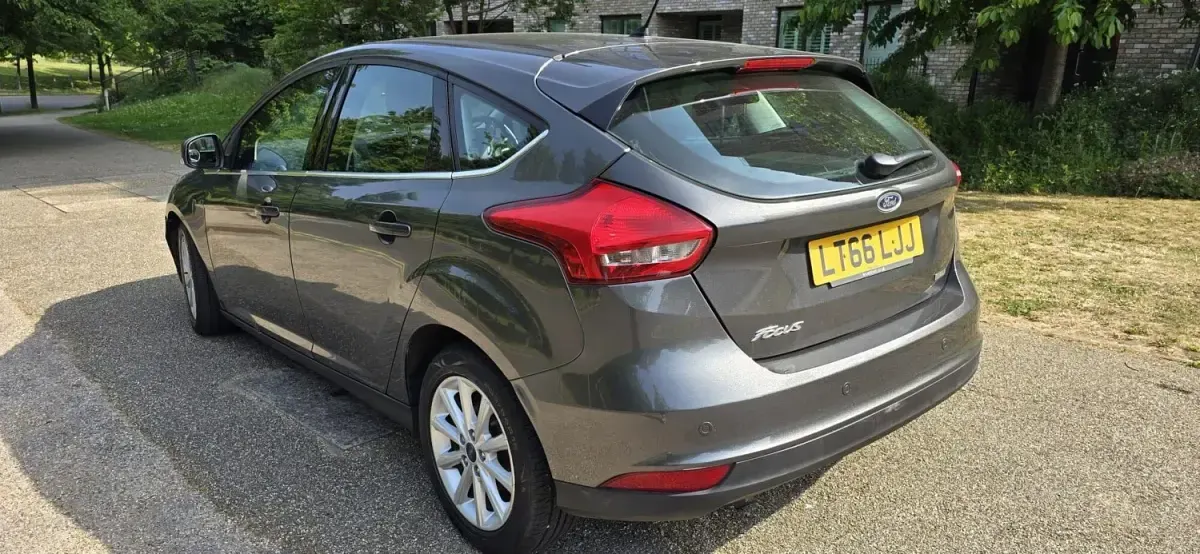 Używany Ford Focus Titanium 125 KM (91 kW) 2016 Szary Hatchback