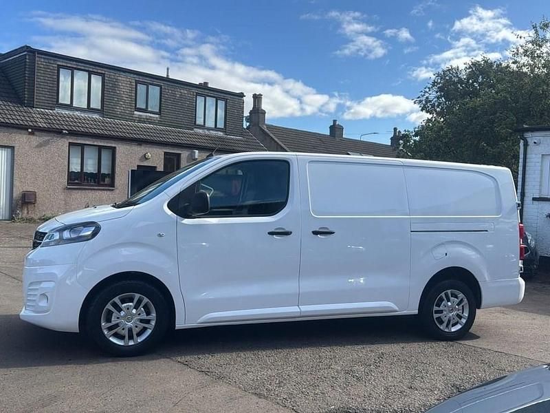 Used Vauxhall Vivaro S 100 HP (73 kW) 2020 White MPV