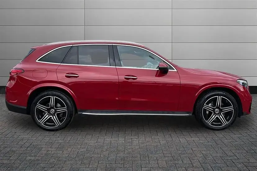Used Mercedes GLC300 AMG Line Premium 269 HP (197 kW) 2025 Patagonia red Estate
