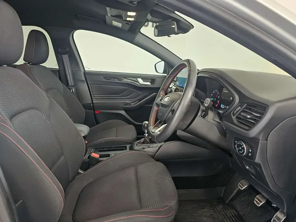 Used Ford Focus ST-Line 125 HP (91 kW) 2019 Silver Hatchback