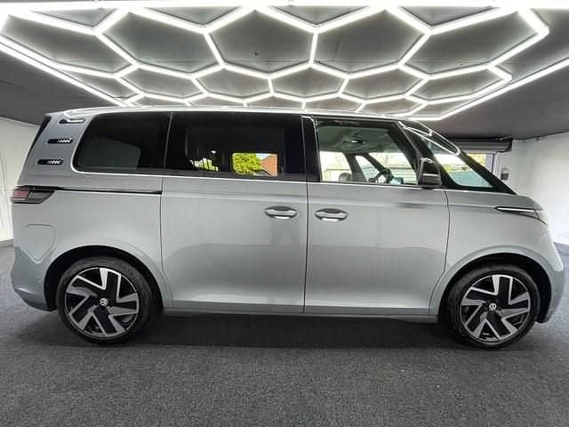 Usado VW ID. Buzz Pro 150 kW (204 CV) 2024 Plateado Monovolumen