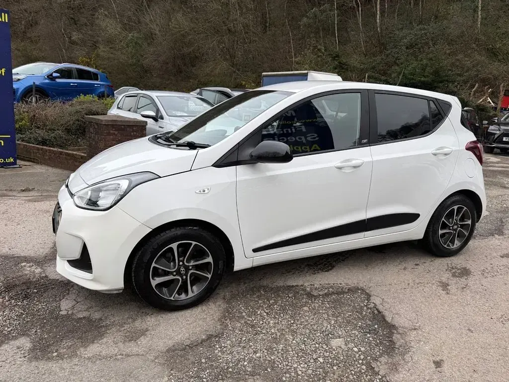 Used Hyundai i10 GO! 67 HP (49 kW) 2018 White Hatchback