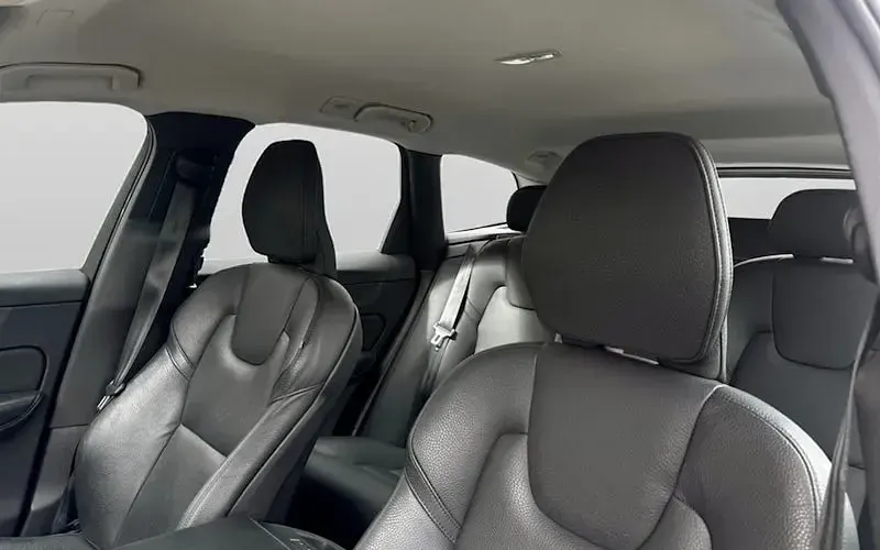 Used Volvo XC60 Core 250 HP (183 kW) 2023 Grey SUV