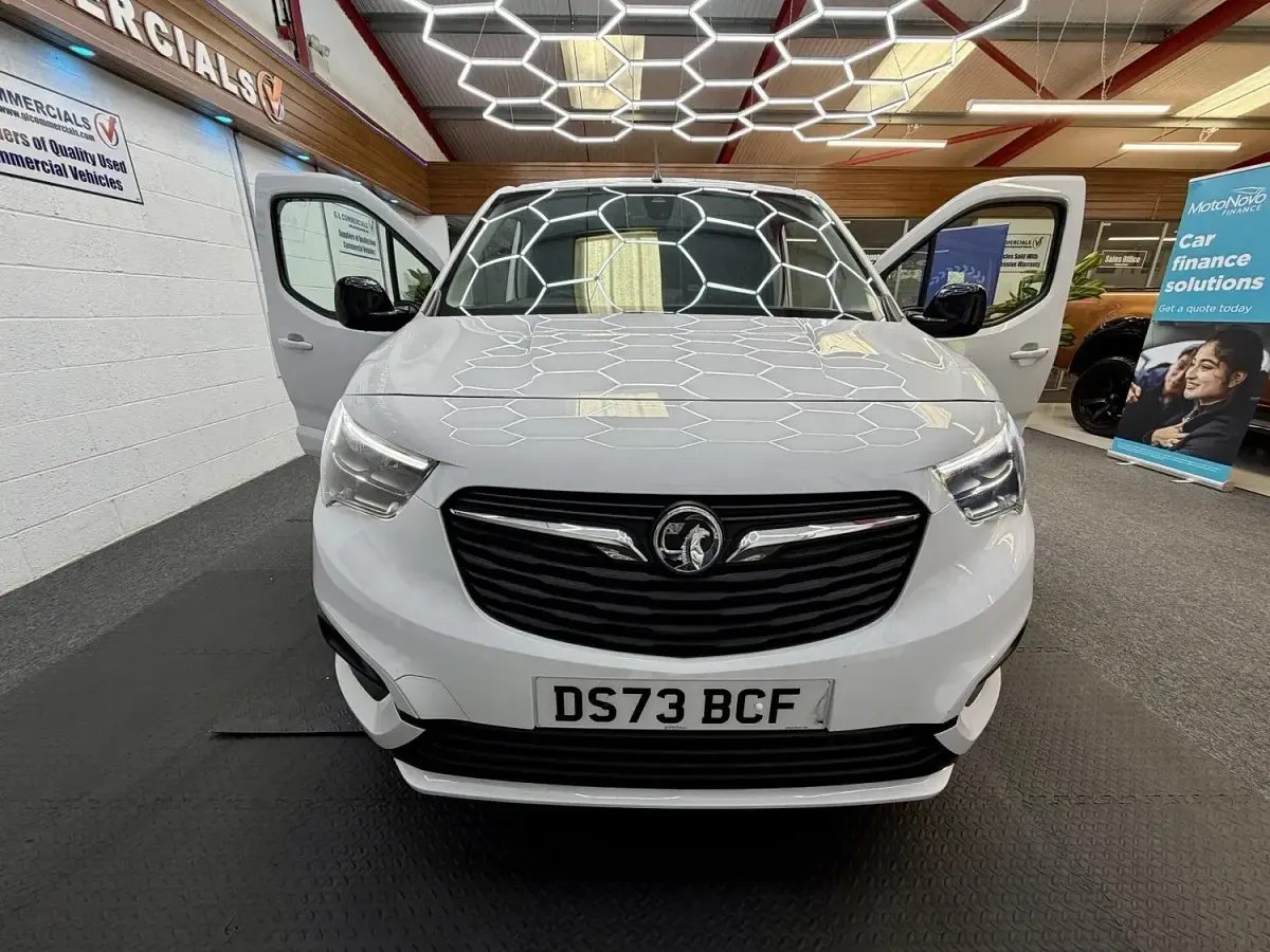 Used Vauxhall Combo S 100 HP (73 kW) 2023 White MPV