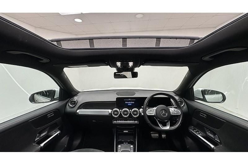 Used Mercedes GLB220 AMG line 190 HP (139 kW) 2022 Digital white SUV