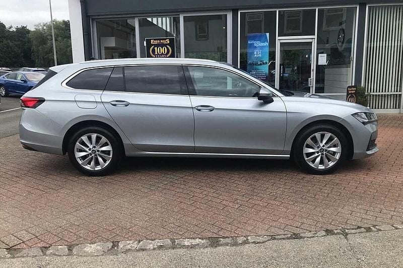 New Skoda Superb SE Technology 110 HP (80 kW) 2025 Pebble silver metallic Estate