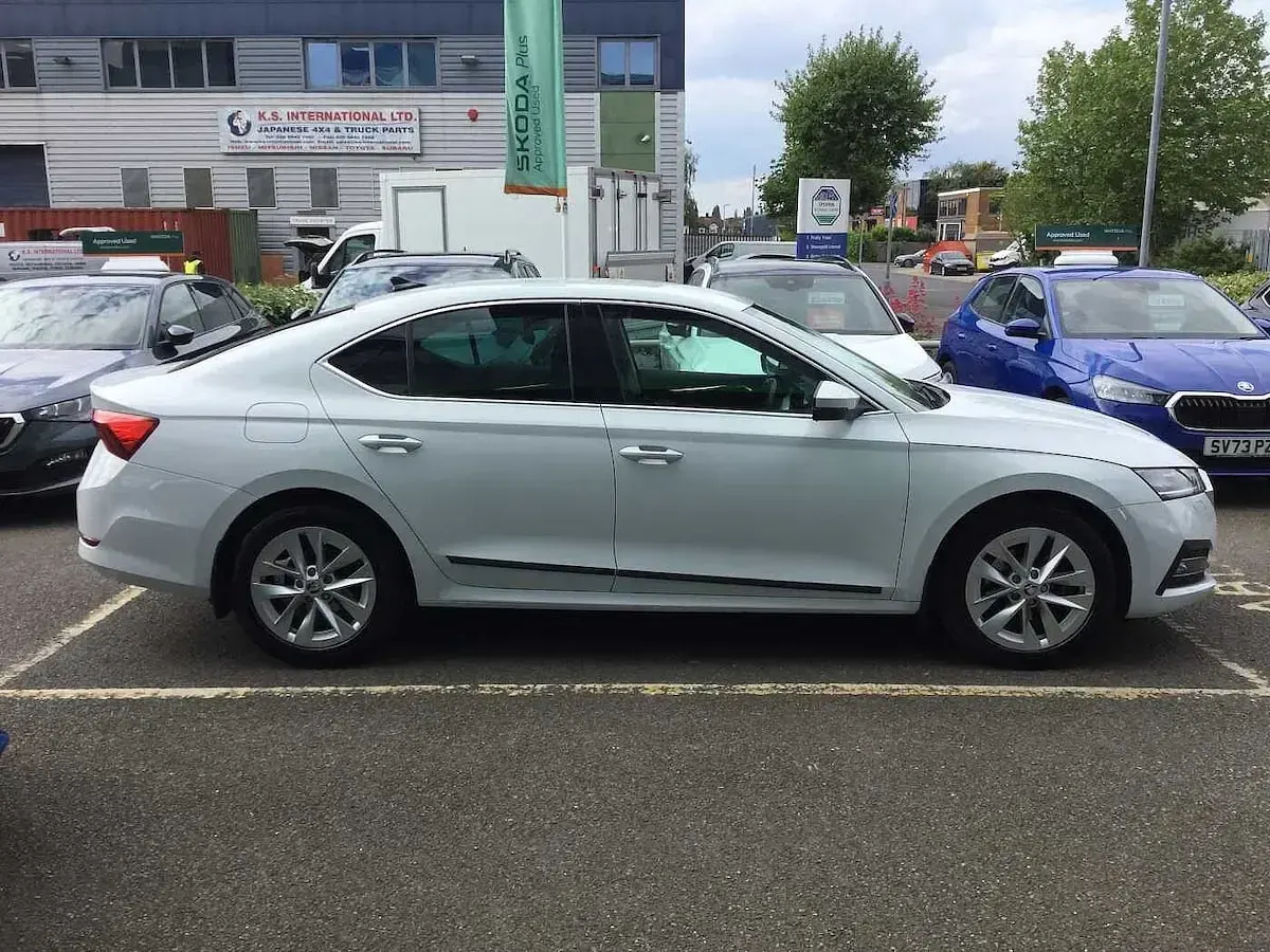 Used Skoda Octavia SE L 110 HP (80 kW) 2023 Moon white metallic Hatchback