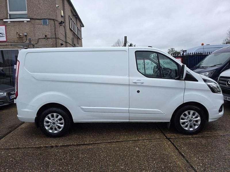 Used Ford Transit Custom Limited 130 HP (95 kW) 2019 White Van
