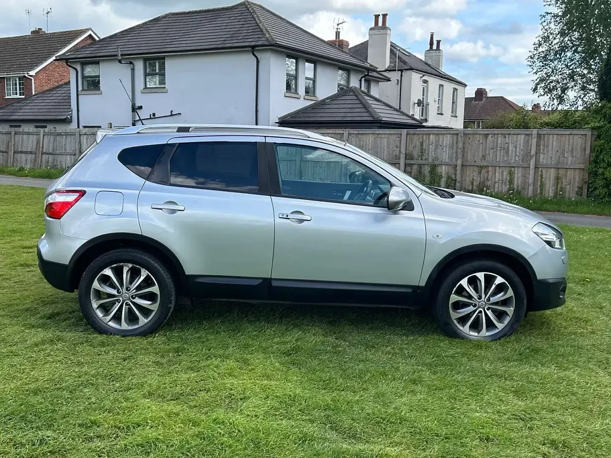Used Nissan Qashqai Tekna 150 HP (110 kW) 2011 Silver SUV