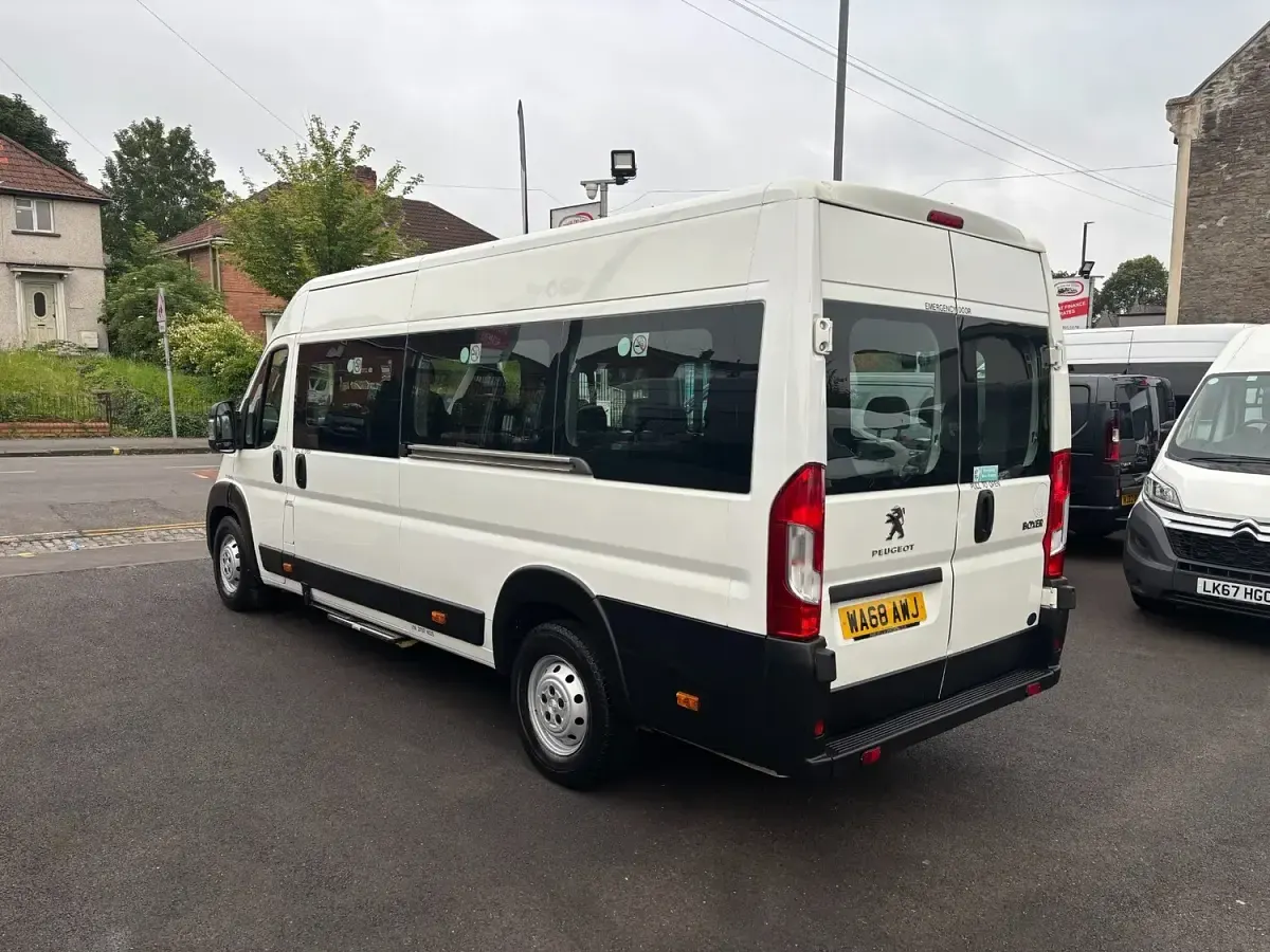 Used Peugeot Boxer 130 HP (95 kW) 2018 White Van