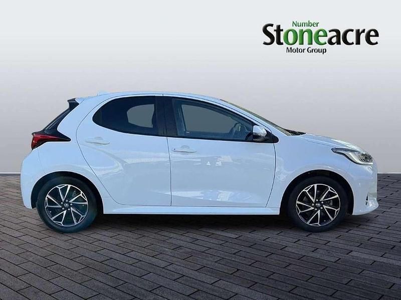Used Toyota Yaris Hybrid Design 113 HP (83 kW) 2023 White Hatchback