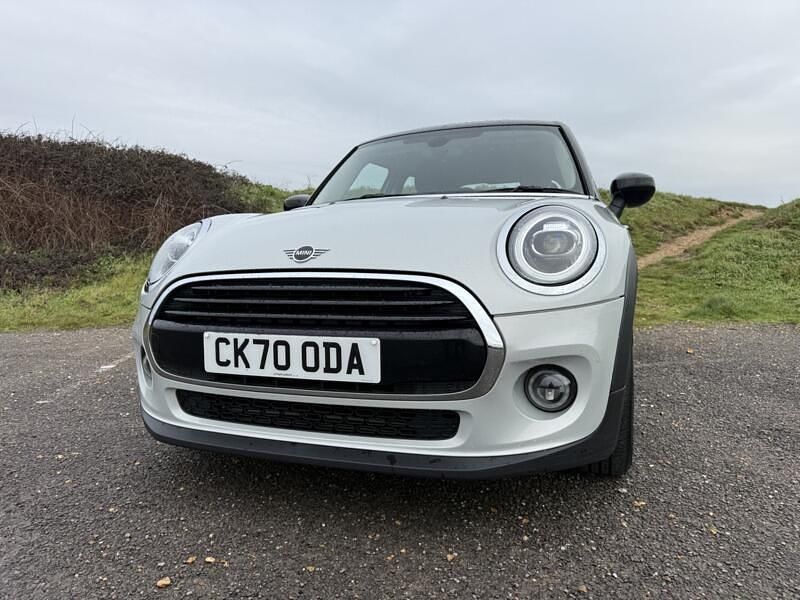 Begagnad Mini Cooper Classic 136 HK (100 kW) 2020 Silver Halvkombi