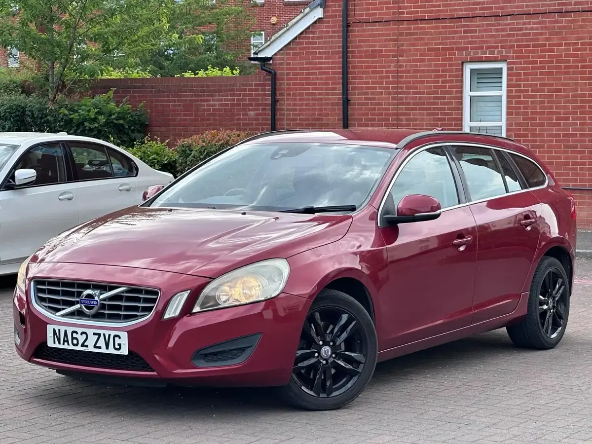 Used Volvo V60 SE 163 HP (119 kW) 2012 Red Estate