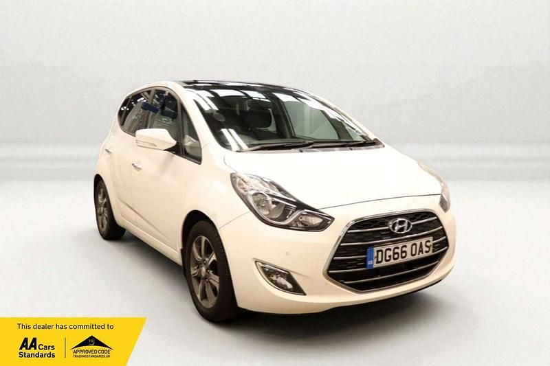 White Used 2016 Hyundai ix20 Premium MPV | £6,600 (Fair price) - Image 1/4