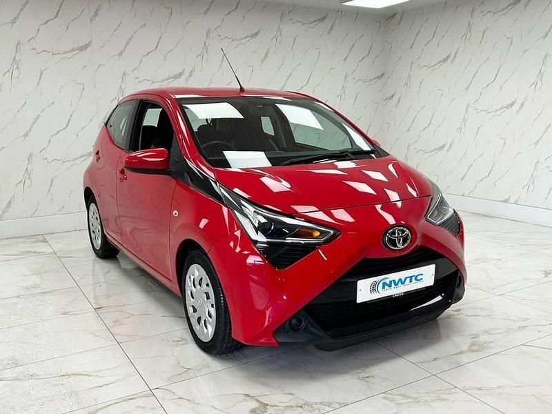 Usado Toyota Aygo X-play 71 HP (52 kW) 2019 Vermelho Citadino