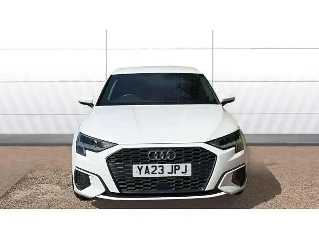Used Audi A3 Advanced 110 HP (80 kW) 2023 White Sedan
