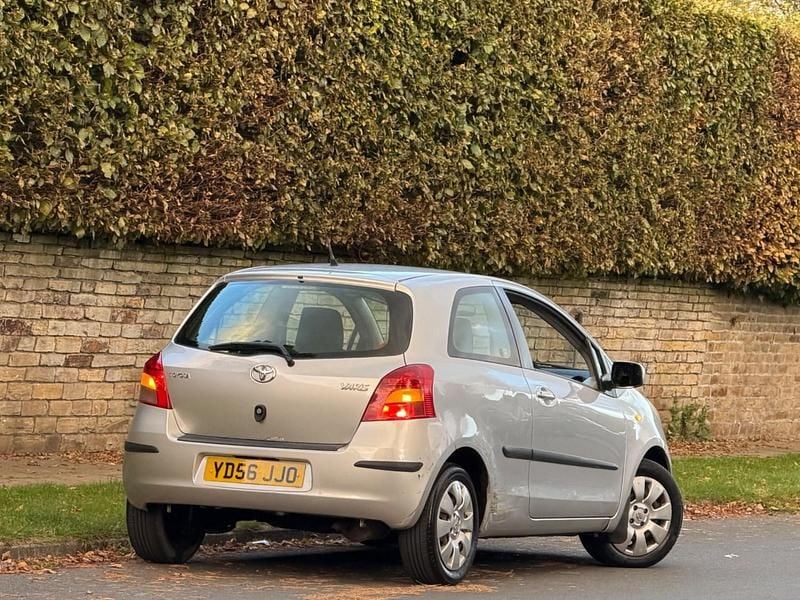 Used Toyota Yaris T3 67 HP (49 kW) 2006 Silver Hatchback