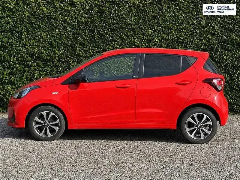 Used Hyundai i10 67 HP (49 kW) 2019 Red Hatchback