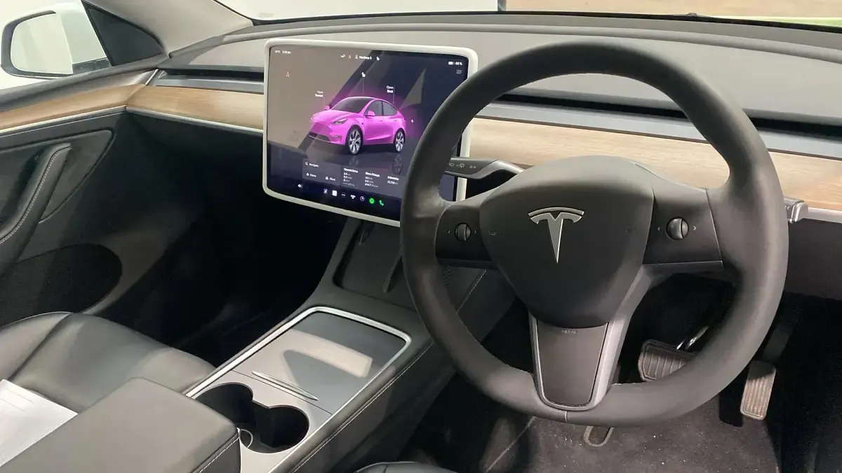 Używany Tesla Model Y RWD 219 kW (299 KM) 2024 Biały SUV