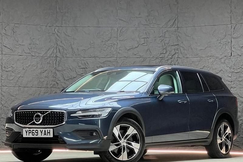 Used Volvo V60 CC Plus 190 HP (139 kW) 2019 Blue Estate