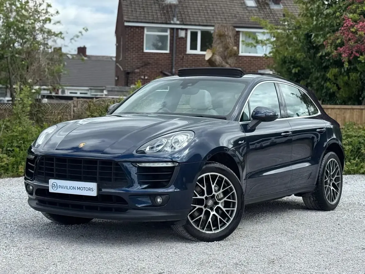 Used Porsche Macan 258 HP (189 kW) 2015 Blue SUV