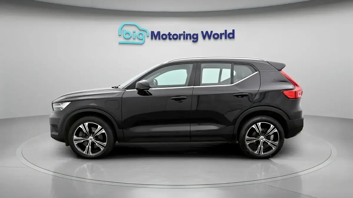 Begagnad Volvo XC40 Inscription 211 HK (155 kW) 2021 Svart SUV