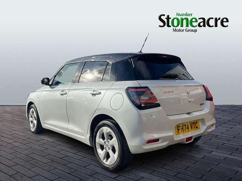 Second-hand Suzuki Swift 82 CP (60 kW) 2025 Alb Hatchback