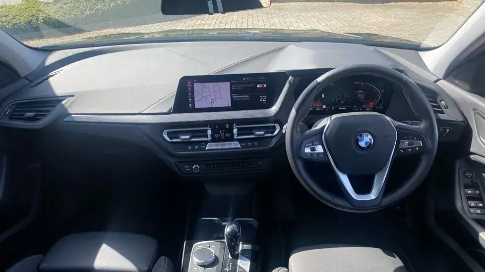 Used BMW 118 Sport Line 134 HP (98 kW) 2021 Black Hatchback