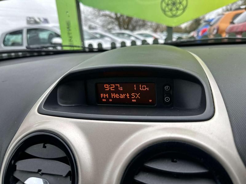 Used Vauxhall Corsa Club 90 HP (66 kW) 2007 Gold Hatchback