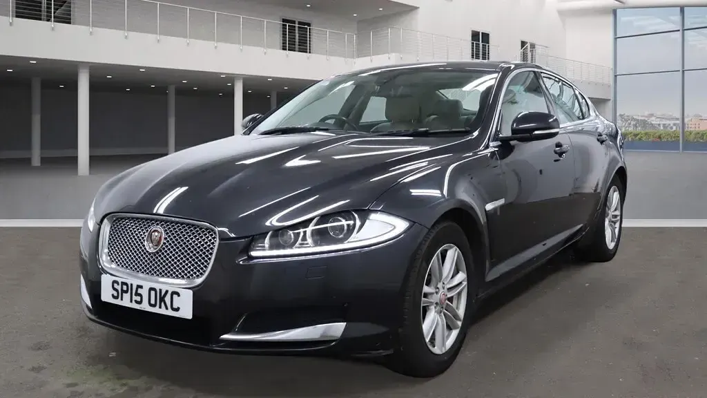 Used Jaguar XF Luxury 163 HP (119 kW) 2015 Grey Sedan