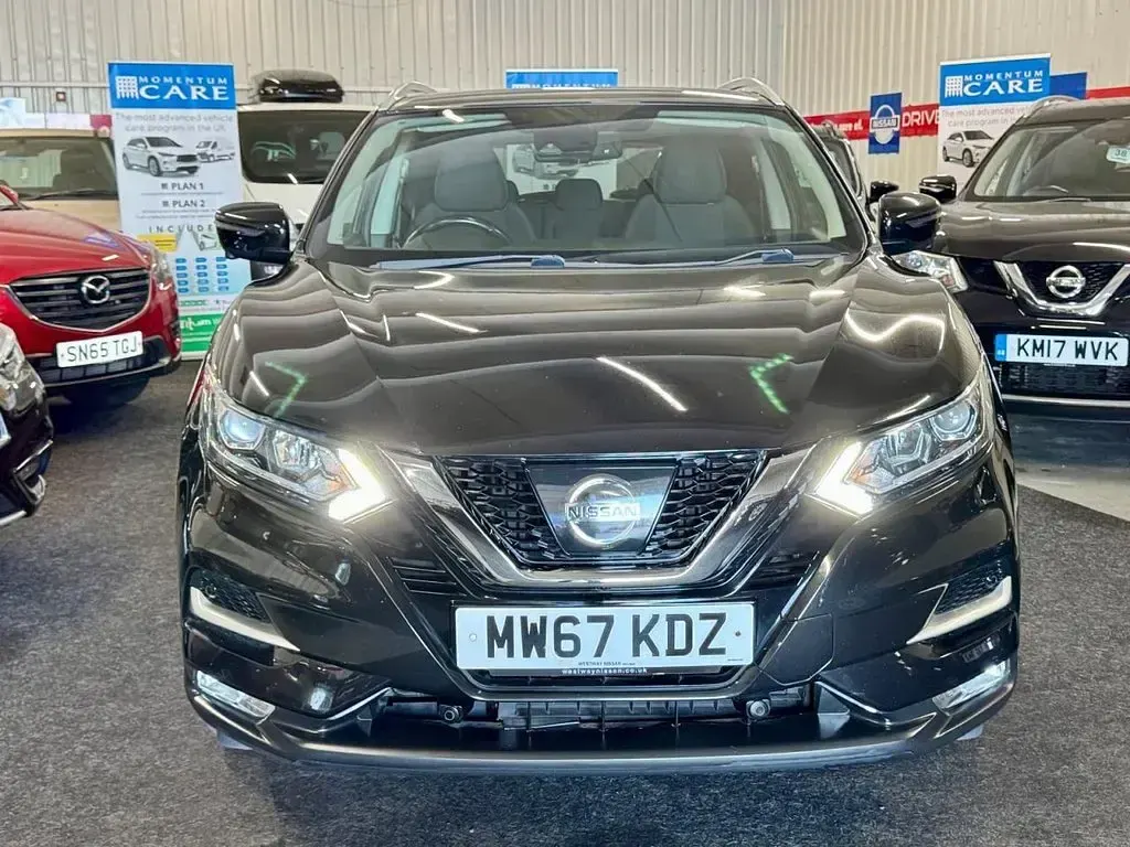 Used Nissan Qashqai N-Connecta 110 HP (80 kW) 2017 Black SUV