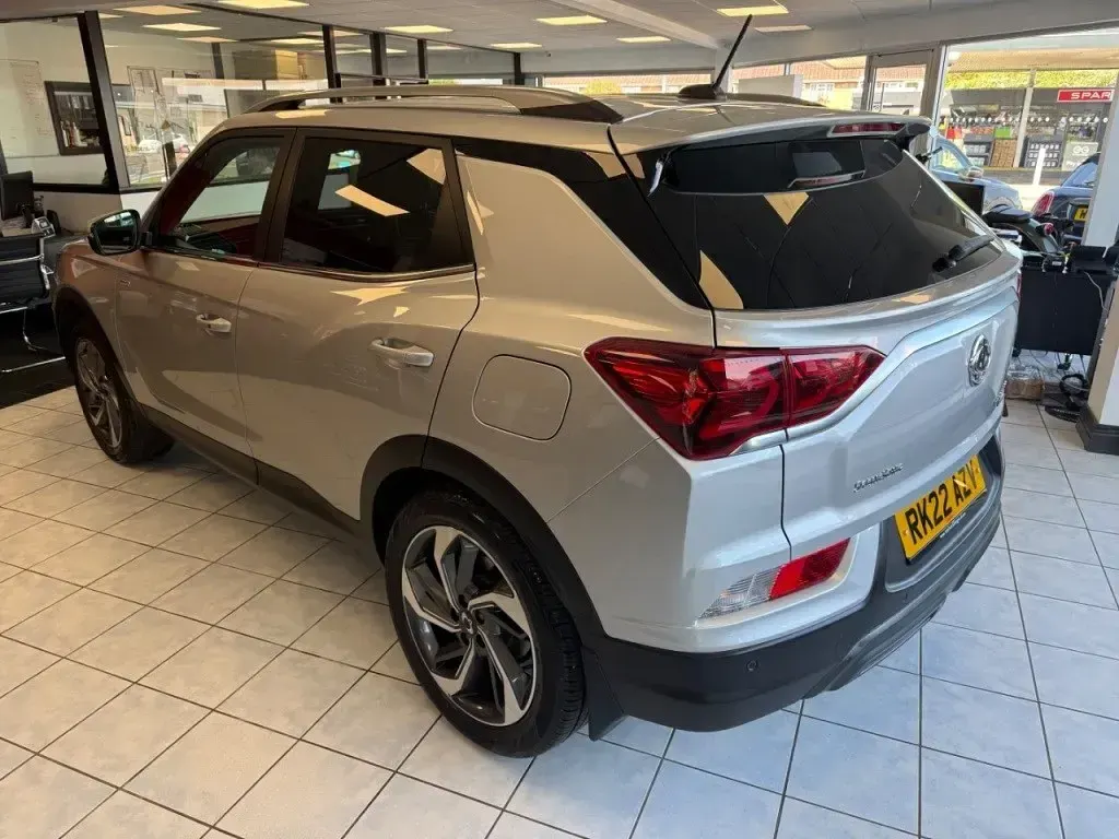 Usado SsangYong Korando 136 CV (100 kW) 2022 Plateado Familiar