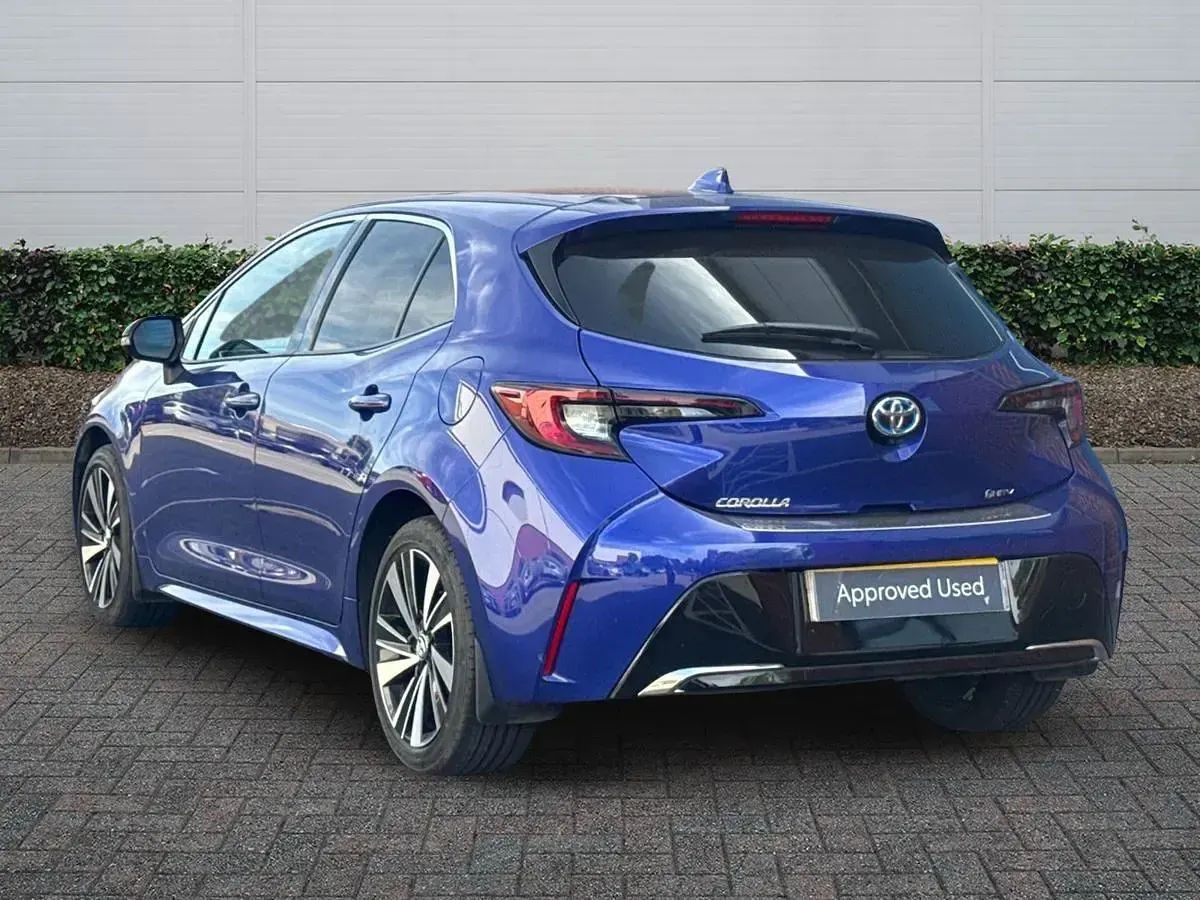 Used Toyota Corolla Design 140 HP (102 kW) 2026 Blue Hatchback