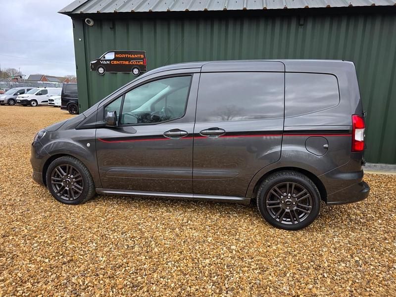 Begagnad Ford Transit Sport 2023 Grå Van