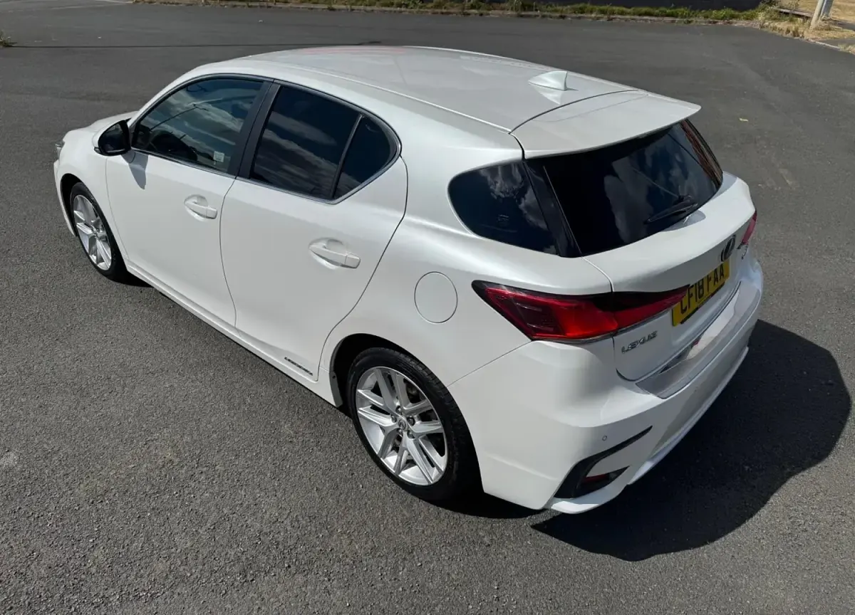 Used Lexus CT200h Luxury Line 2018 White Hatchback