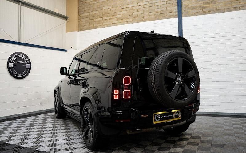 Used Land Rover Defender HSE Dynamic 300 HP (220 kW) 2024 SUV