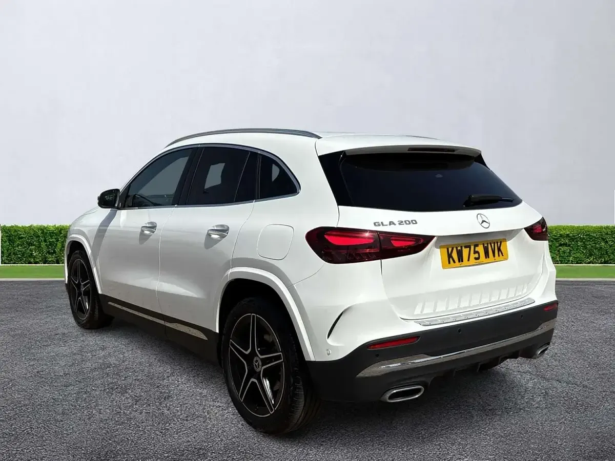 Used Mercedes GLA200 Executive 163 HP (119 kW) 2026 White SUV
