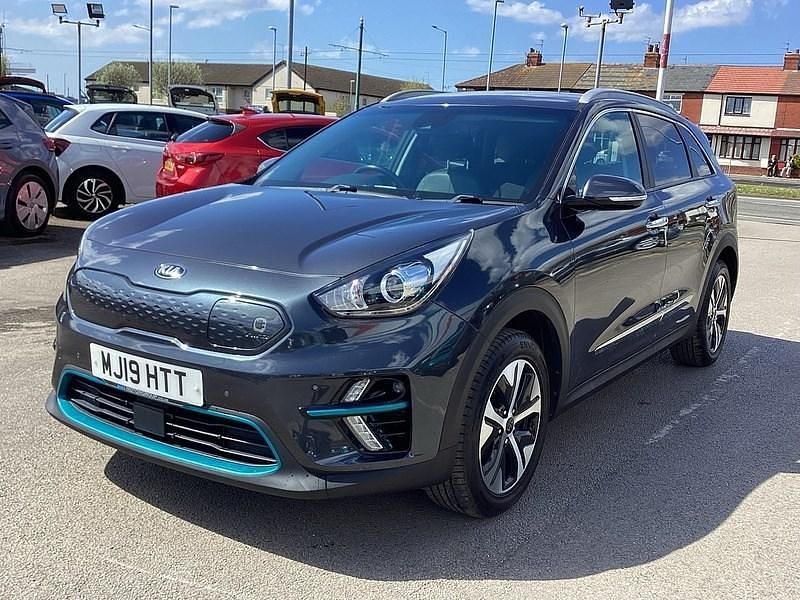 Begagnad Kia e-Niro First Edition 2019 Grå SUV