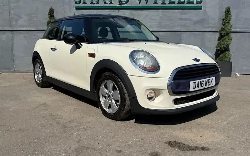 Used Mini Cooper Hatch 136 HP (100 kW) 2016 Hatchback