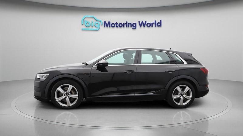 Begagnad Audi e-tron 11 kW (15 HK) 2021 SUV