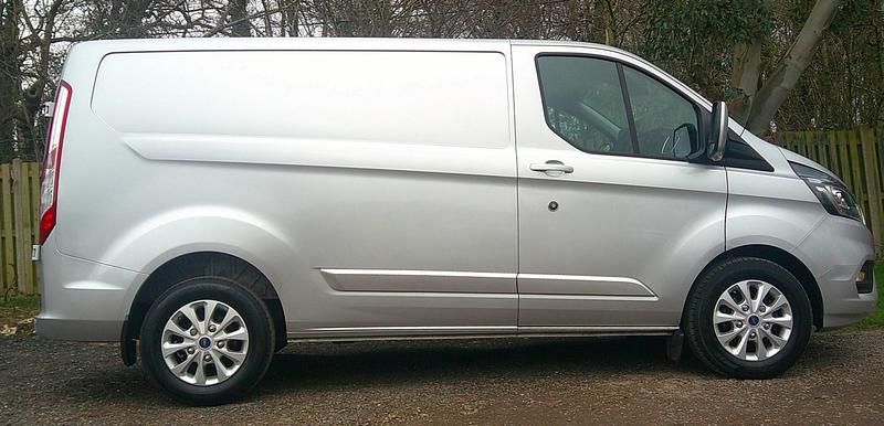 Used Ford Transit Custom Limited 130 HP (95 kW) 2022 Silver Van